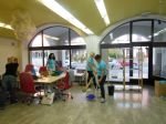  Zaposleni v podjetju DM prebarvali Mladinski center Metlika